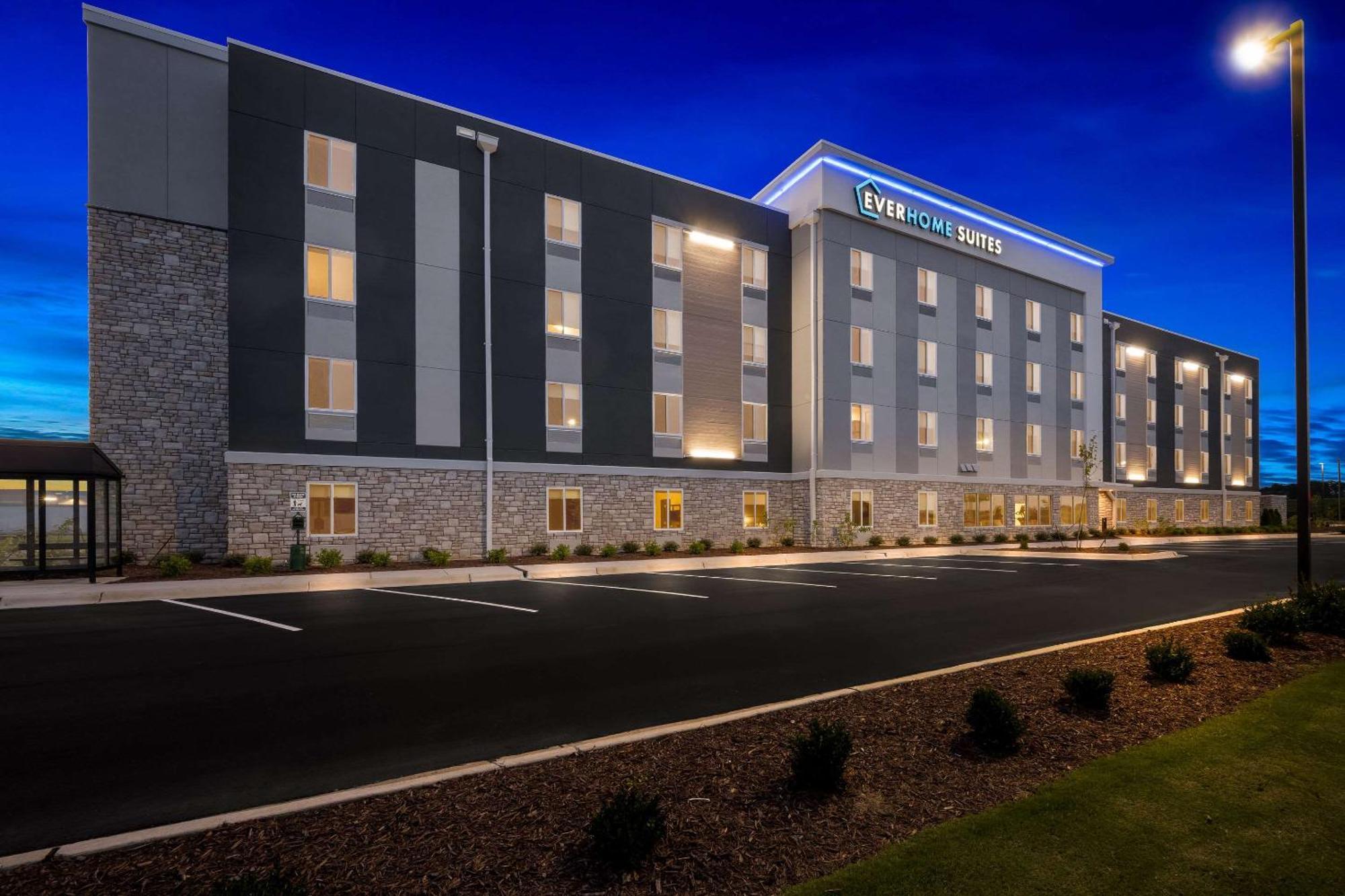 Everhome Suites Fayetteville Near Fort Bragg מראה חיצוני תמונה