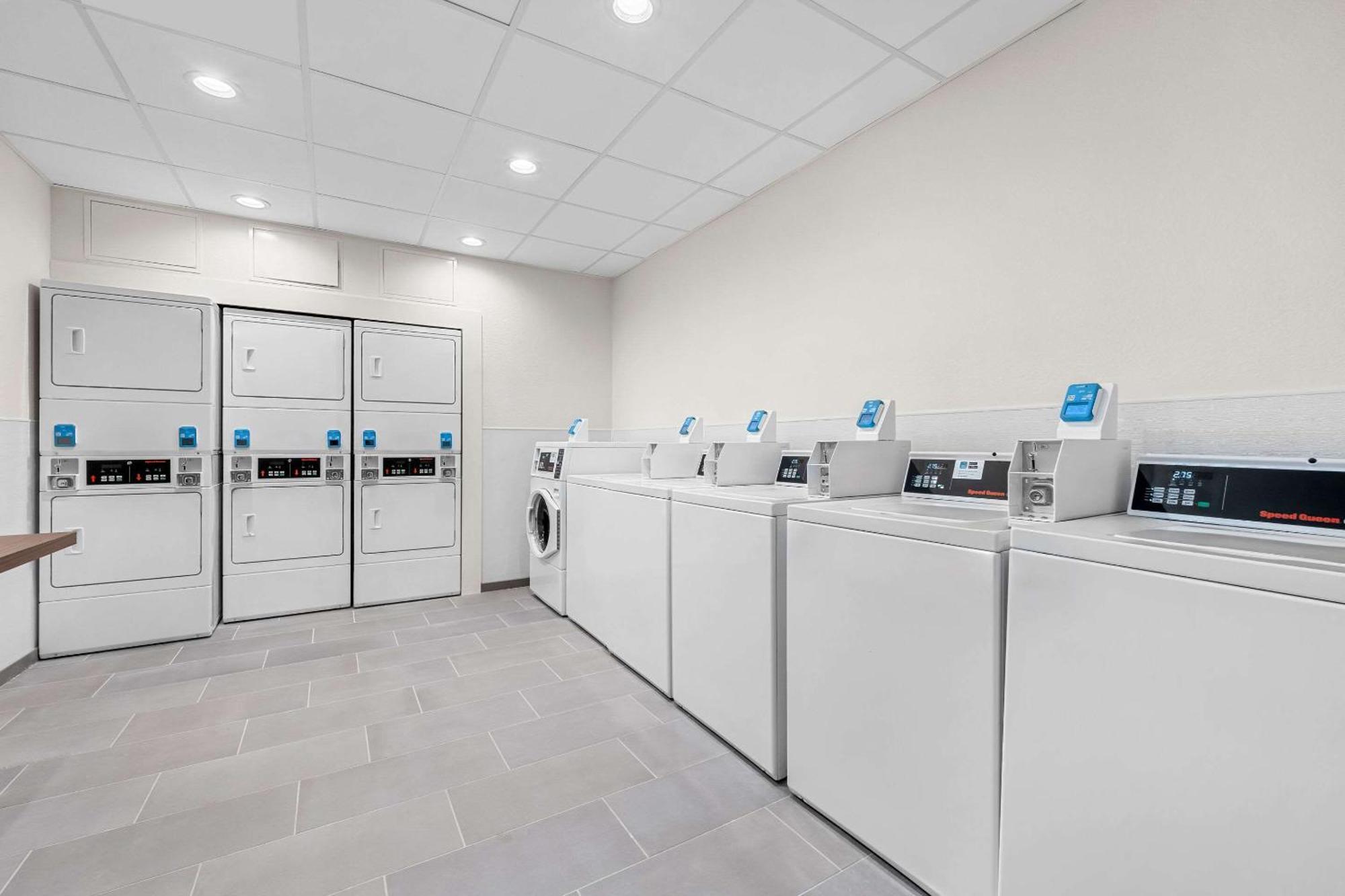Everhome Suites Fayetteville Near Fort Bragg מראה חיצוני תמונה