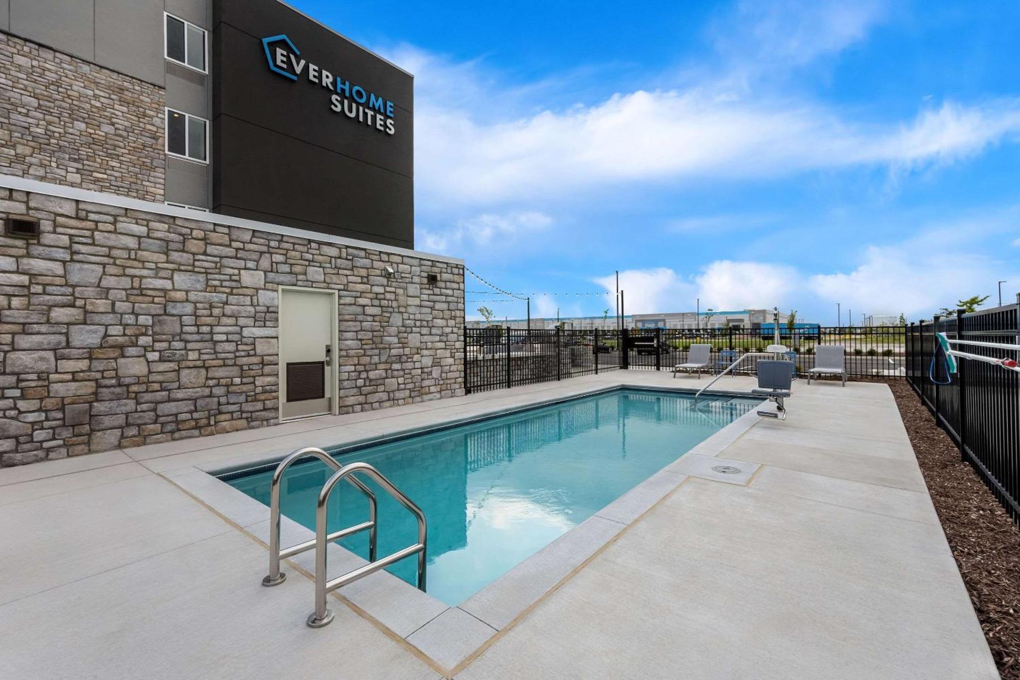 Everhome Suites Fayetteville Near Fort Bragg מראה חיצוני תמונה